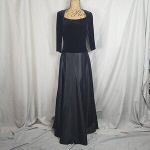 JS COLLECTIONS Vintage Size 8 Velvet Queen Anne Neckline Satin‎ Maxi Ball Gown